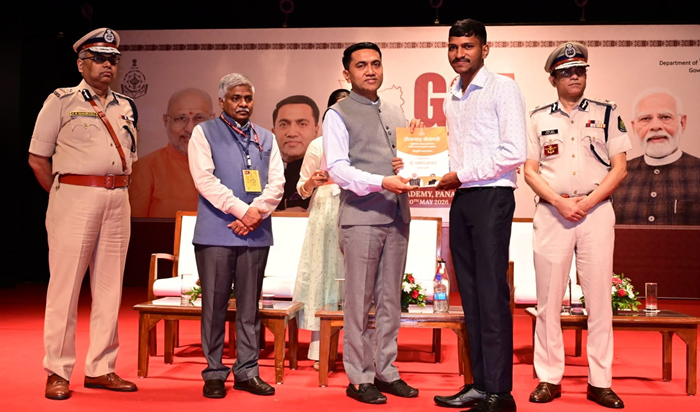 Goa CM distributes offer letters to PSI candidates